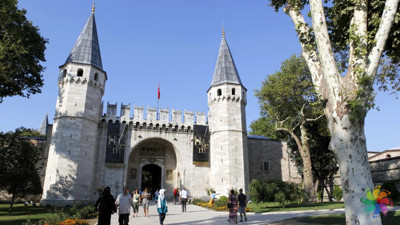 Topkapı Sarayı denize doğru kayıyor