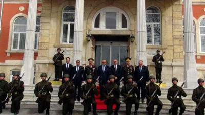 Edirne'de askere diz çöktürdüler!