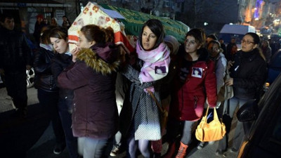 Sinem'in cenazesini kadınlar taşıdı