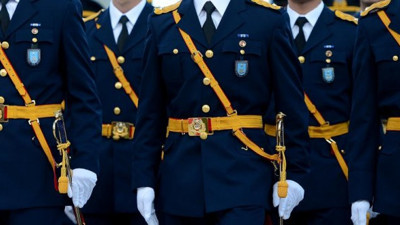 280 pilottan 100'ü tutuklu 180'i itirafçı