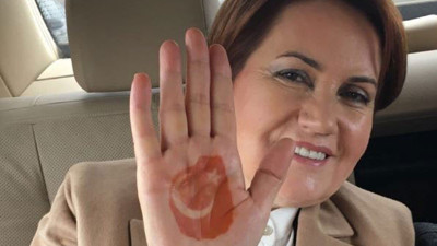 Akşener 'hayır'lı yola kına yakarak çıktı