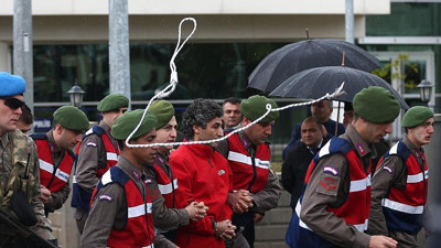 Suikast girişimi sanıklarına ip attılar