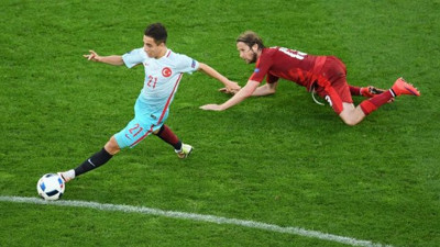 Emre Mor rakibini hayattan soğuttu!