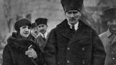 Öztürk: "Atatürk’e hakaret serbest mi?"