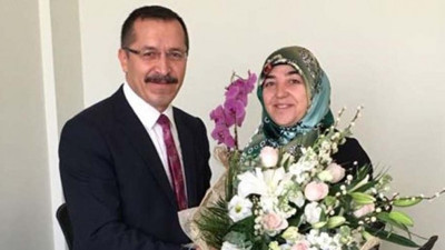 Pamukkale Üniversitesi rektörü, eşini Enstitü Sekreteri olarak atadı
