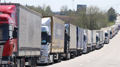 Avrupa'ya açılan sınır kapılarında tır kuyruğu