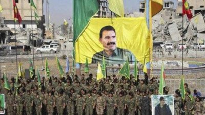 PKK'lılar Rakka'da Apo posteri açtı