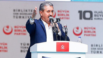 Destici yeniden genel başkanlığa seçildi