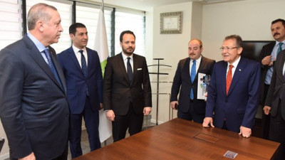 Balıkesir Belediye Başkanı Ahmet Edip Uğur istifa etti!