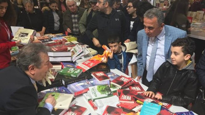 Akşener'le ilgili kitap yazan Sabahattin Önkibar'a yumruklu saldırı