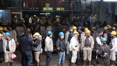 Maden işçileri kendini madene kilitledi