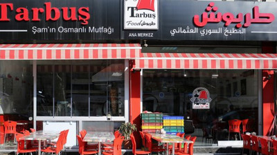 Suriyeli dükkan sahibinin Arapça tabela inadı