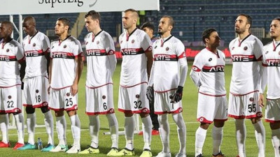 Jailton, İstiklal Marşı sırasında bayrağa döndü