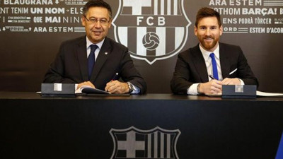 Barcelona Messi'nin sözleşmesini 2021'e kadar uzattı