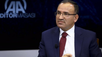 Bekir Bozdağ: "Zarrab baskıyla iftiracı haline geldi"