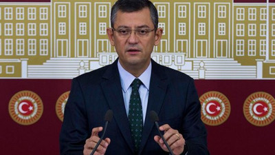 CHP'li Özel: "MHP saraydan iyi muhalefet ödülünü aldı, boynuna taktı"