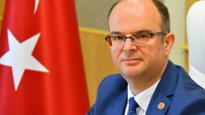 Akrabalarını işe alan rektöre şok