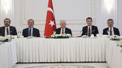 Başbakan Yıldırım medya temsilcileriyle bir araya geldi