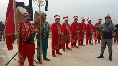 Kahraman Mehmetçiğe sınırda Mehterli moral