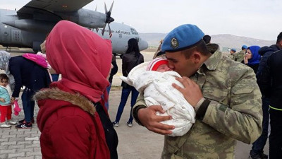 Komandolar dualarla Afrin'e uğurlandı