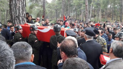 Afrin şehidini 15 bin kişi uğurladı