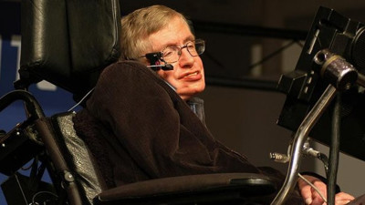 Stephen Hawking hayatını kaybetti (14 Mart 2018)