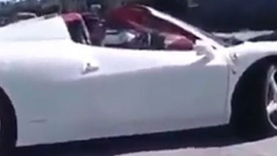 Çiftlik Bank'ın firari sahibi Tosun Ferrari'si ile görüntülendi