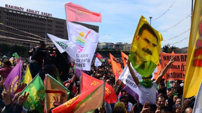 Bakırköy'deki Nevruz programında 'Bebek katili' posterleri