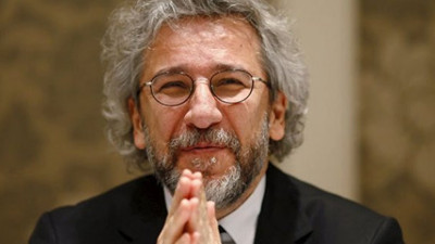 Can Dündar için kırmızı bülten