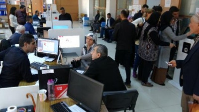 Nüfus müdürlüklerinde ehliyet-pasaport yoğunluğu