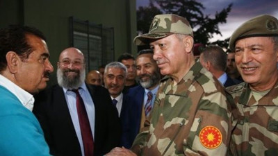 Times: Erdoğan neden askeri üniforma giydi?