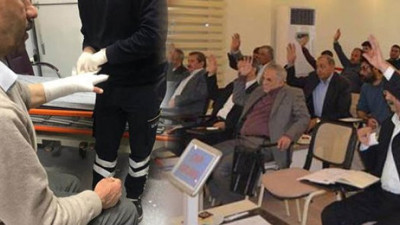 MHP'li belediye meclis üyeleri birbirine girdi