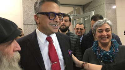 Barbaros Şansal'ın giriş yasağı kaldırıldı