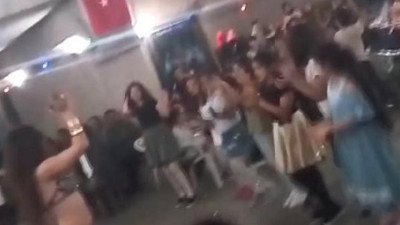 4. sınıf öğrencilerine dansözlü gece