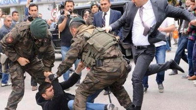 4 yıl sonra 'tekme' özürü