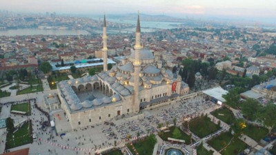 Fatih Camii'nde çevre düzenlemesi skandalı