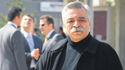 Ozan Arif'ten çarpıcı şiir: "Derinden geliyor dalga derinden"