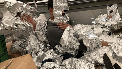 Kaçak göçmenleri folyoya sardılar!