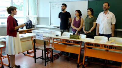 Sandık görevlileri yemin ederek başladı