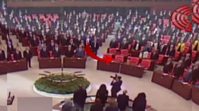 HDP'li vekillerden İstiklal Marşı'na büyük saygısızlık