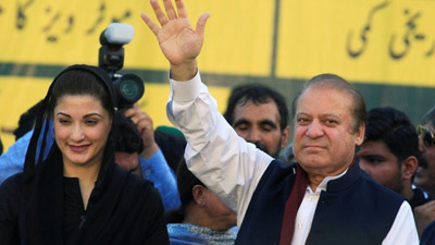 Navaz Şerif kızı ile birlikte tutuklandı