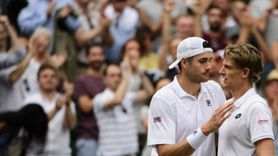 Wimbeldon’da tarihe geçen maçta Anderson güldü