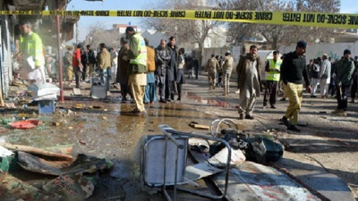 Pakistan’da seçim günü intihar saldırısı