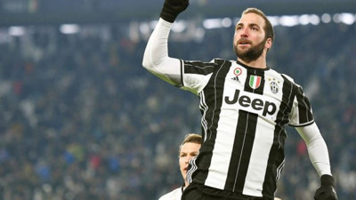 Higuain Milan yolunda