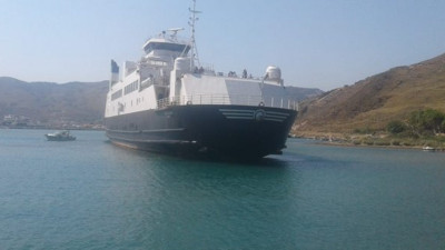 Gökçeada’da feribot karaya oturdu