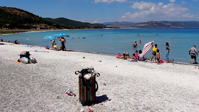Salda Gölü’nde bayram kirliliği