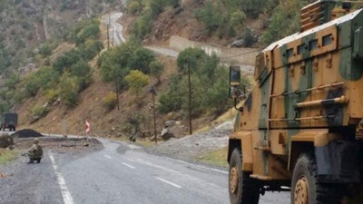 Hakkari’de askeri araç devrildi: 2 asker şehit