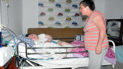 Her elektrik kesildiğinde Celal'in sağlığa tehlikeye giriyor