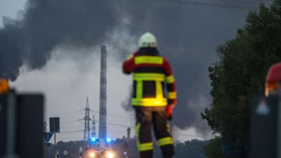 Almanya’da rafineri patladı
