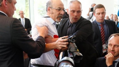 Erdoğan-Merkel toplantısında protesto gerginliği